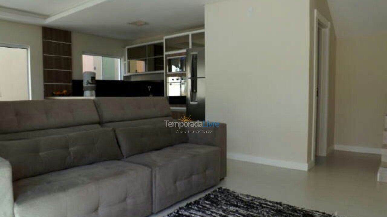 Casa para aluguel de temporada em Bombinhas (Canto Grande)