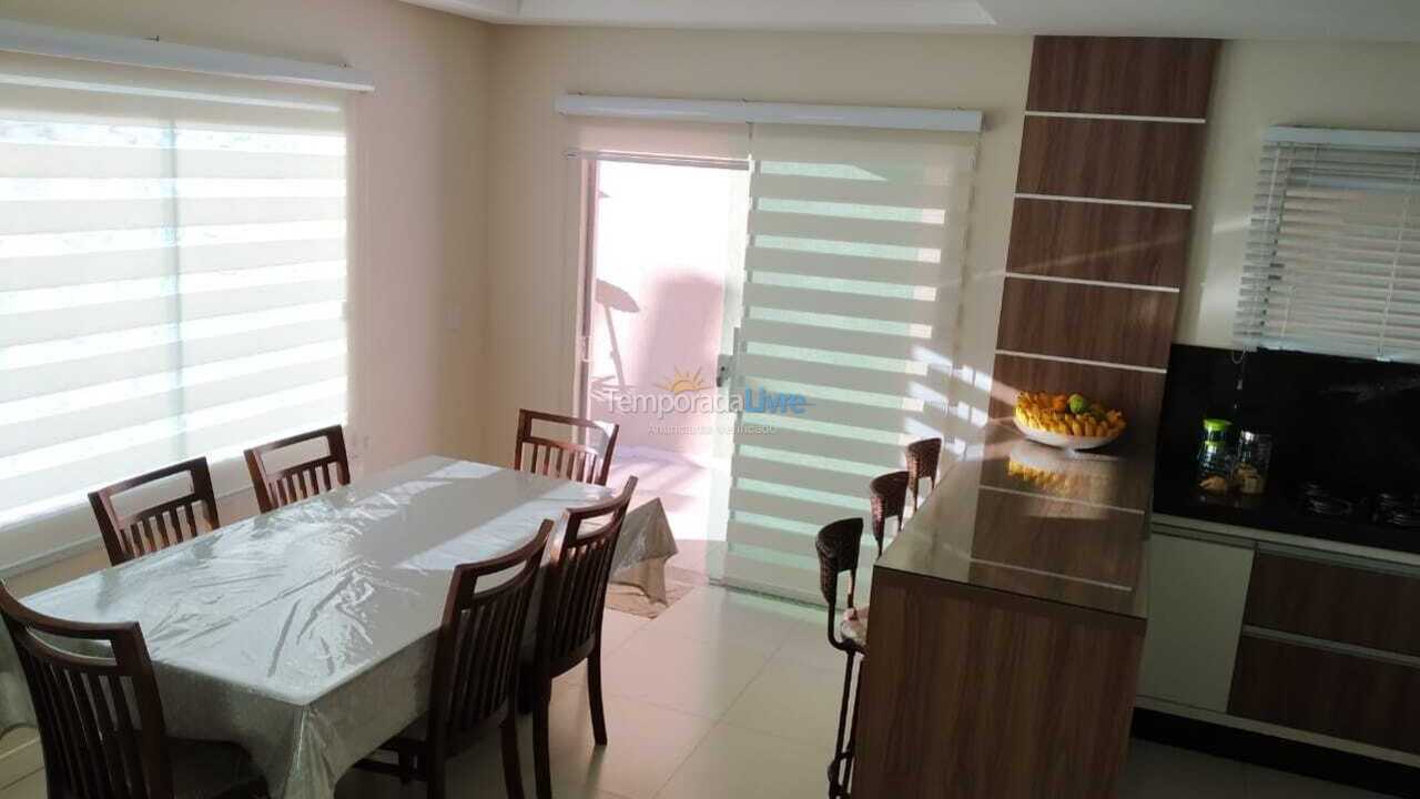 Casa para aluguel de temporada em Bombinhas (Canto Grande)