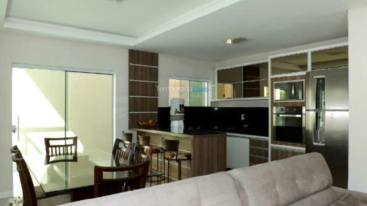 Casa para aluguel de temporada em Bombinhas (Canto Grande)