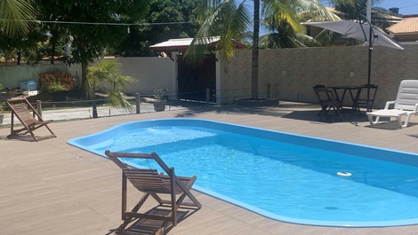 Deck da piscina amplo 