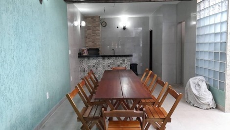 Lindo espaço gourmet para 12 pessoas, ou mais! certamente o espaço mais frequentado da casa! porta d