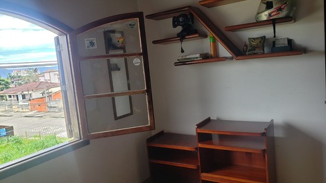 Great accommodations, close to the beach and downtown, easy to get out of town!