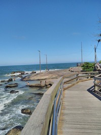 Casa en el corazón de Matinhos, vistas al mar, wifi, a 30 metros de la playa.