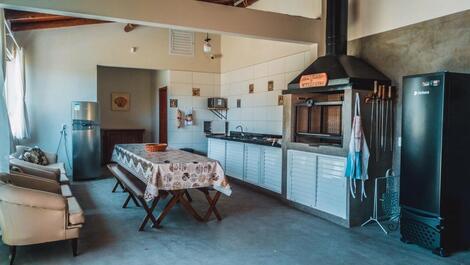 Hermosa casa con 04 suites a 300 metros del mar en Canto Grande