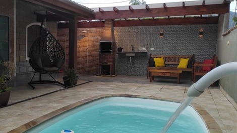 Acogedora casa con piscina en Ubatuba