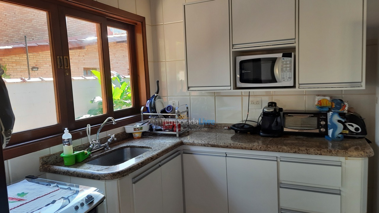 Casa para alquiler de vacaciones em Ubatuba (Praia do Lázaro)