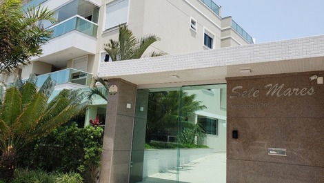 Apartamento 2 dormitórios, piscina, quadra de esportes 50 metros praia