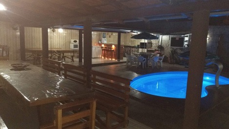 SOBRADO FRENTE P/LAGO COM PISCINA AQUECIDA