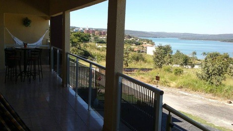 SOBRADO FRENTE P/LAGO COM PISCINA AQUECIDA