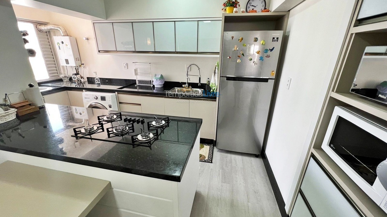 Apartamento para aluguel de temporada em Balneário Camboriú (Praia Central)