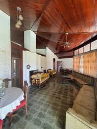 Casa para aluguel temporada no Guarujá "Acordando com os pássaros"