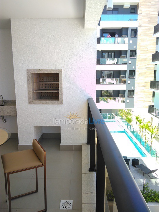 Apartamento para aluguel de temporada em Governador Celso Ramos (Praia de Palmas)