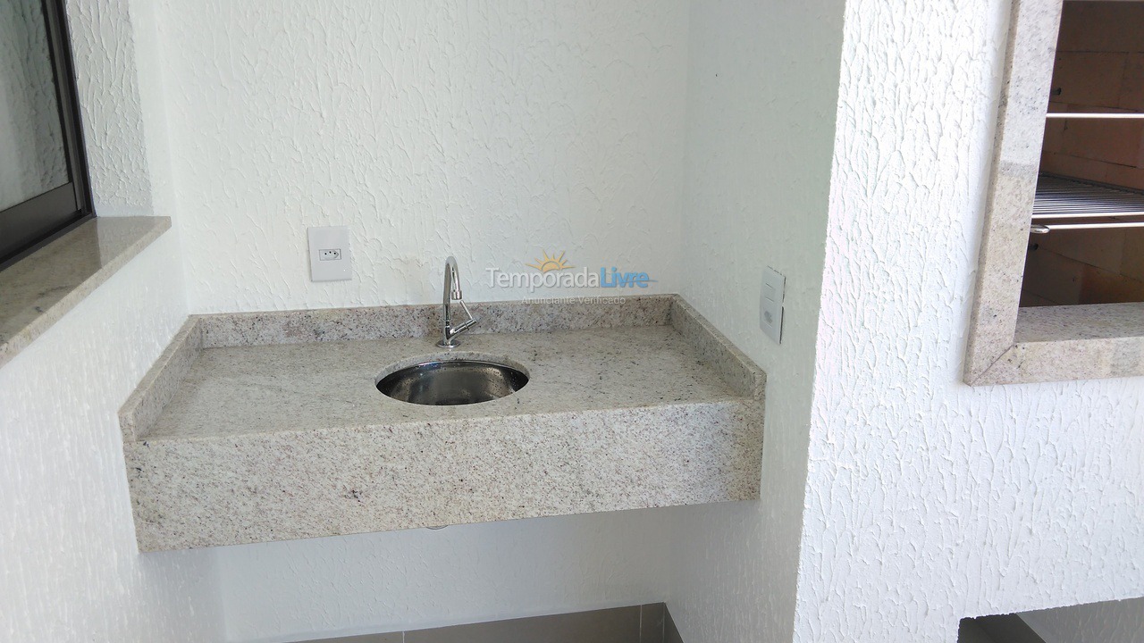 Apartamento para aluguel de temporada em Governador Celso Ramos (Praia de Palmas)