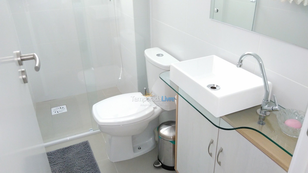 Apartamento para aluguel de temporada em Governador Celso Ramos (Praia de Palmas)