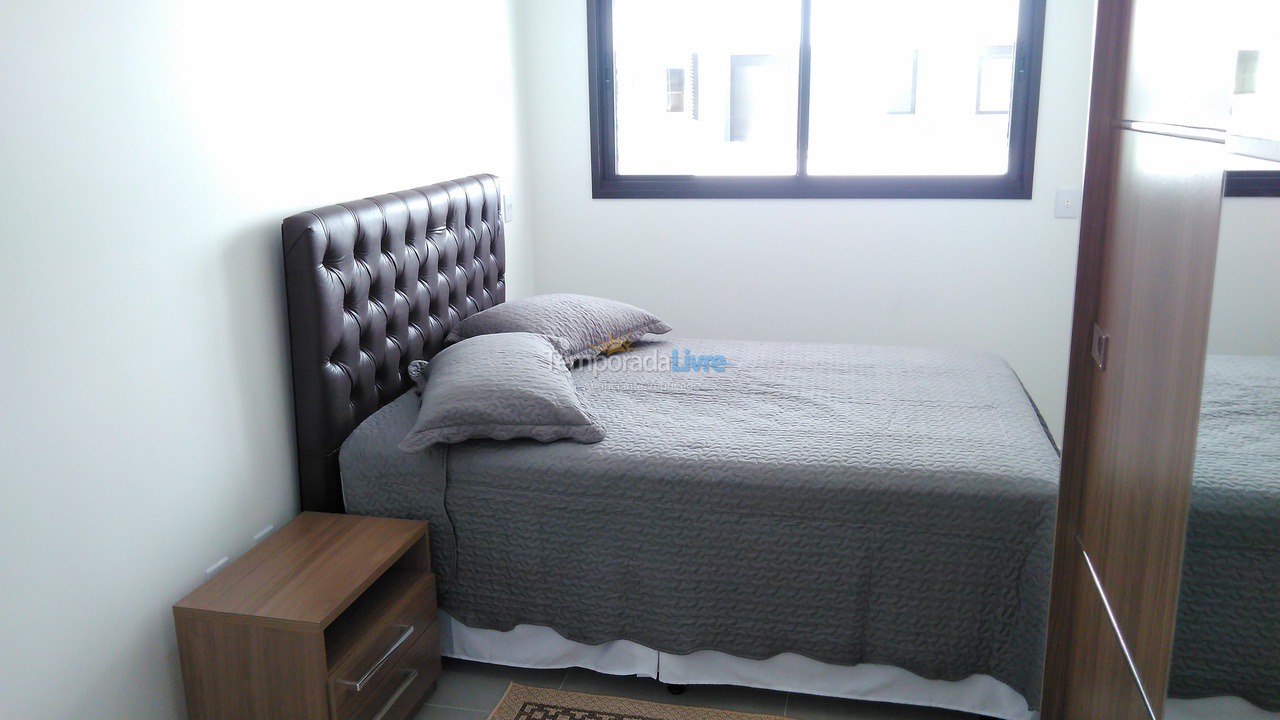 Apartamento para aluguel de temporada em Governador Celso Ramos (Praia de Palmas)