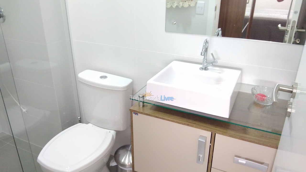 Apartamento para aluguel de temporada em Governador Celso Ramos (Praia de Palmas)