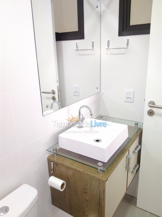 Apartamento para aluguel de temporada em Governador Celso Ramos (Praia de Palmas)