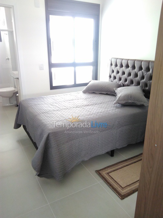 Apartamento para aluguel de temporada em Governador Celso Ramos (Praia de Palmas)