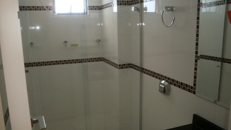 3 suítes frente mar