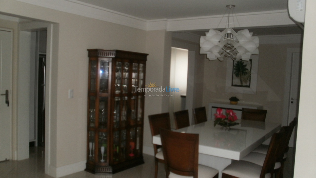 Casa para aluguel de temporada em Itapema (Meia Praia)