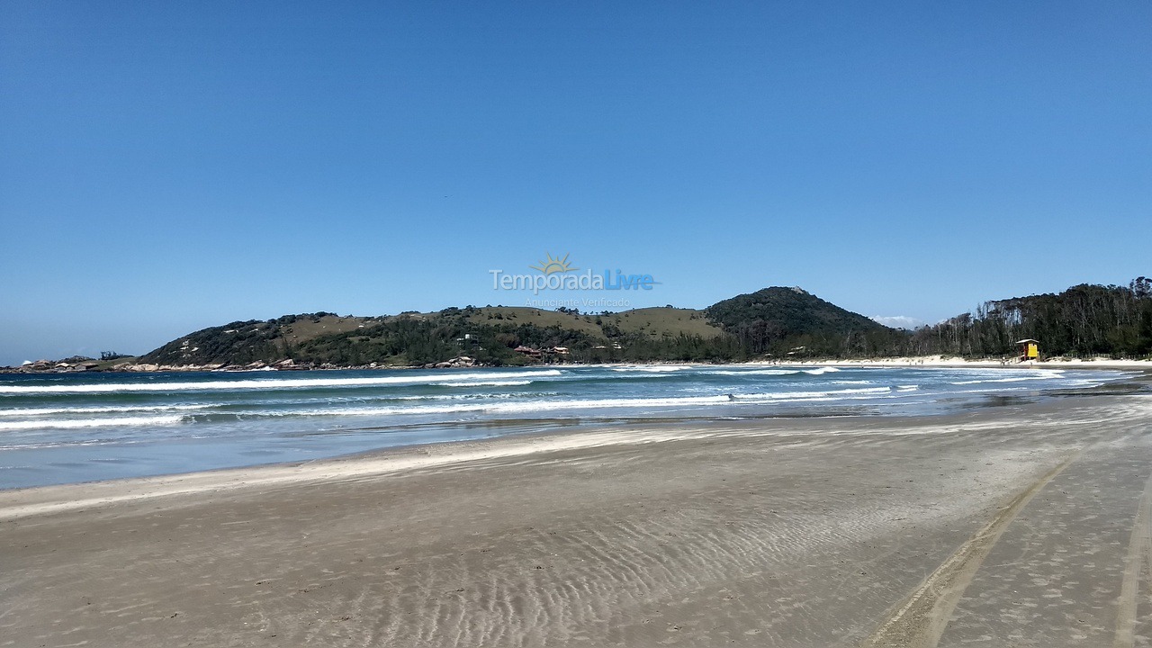Casa para aluguel de temporada em Imbituba (Praia do Rosa)