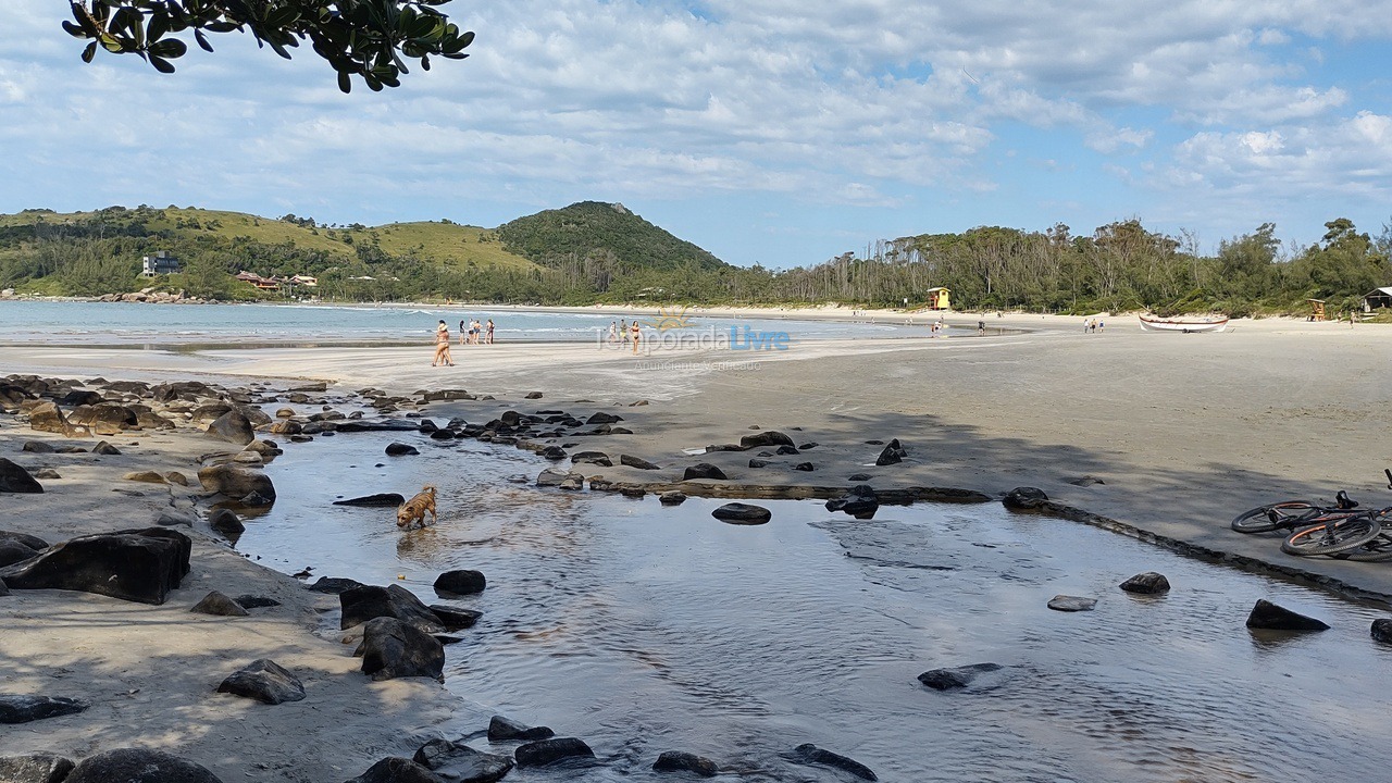 Casa para aluguel de temporada em Imbituba (Praia do Rosa)