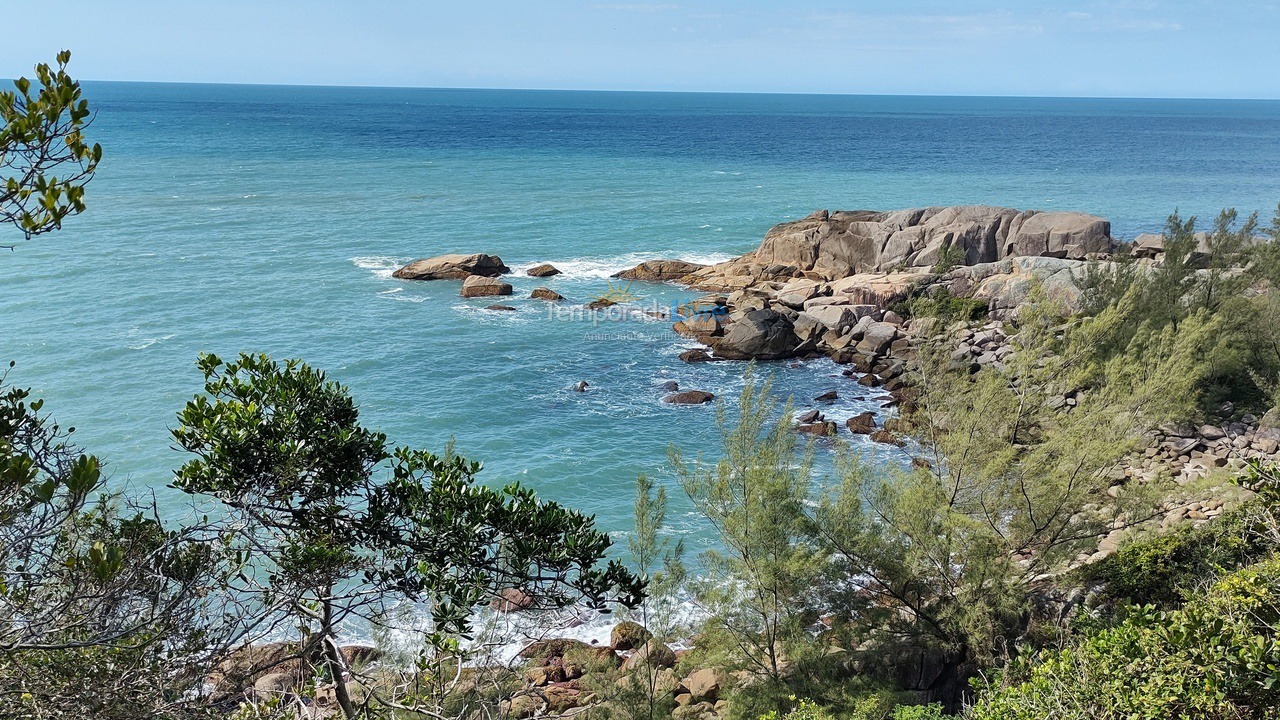 Casa para aluguel de temporada em Imbituba (Praia do Rosa)
