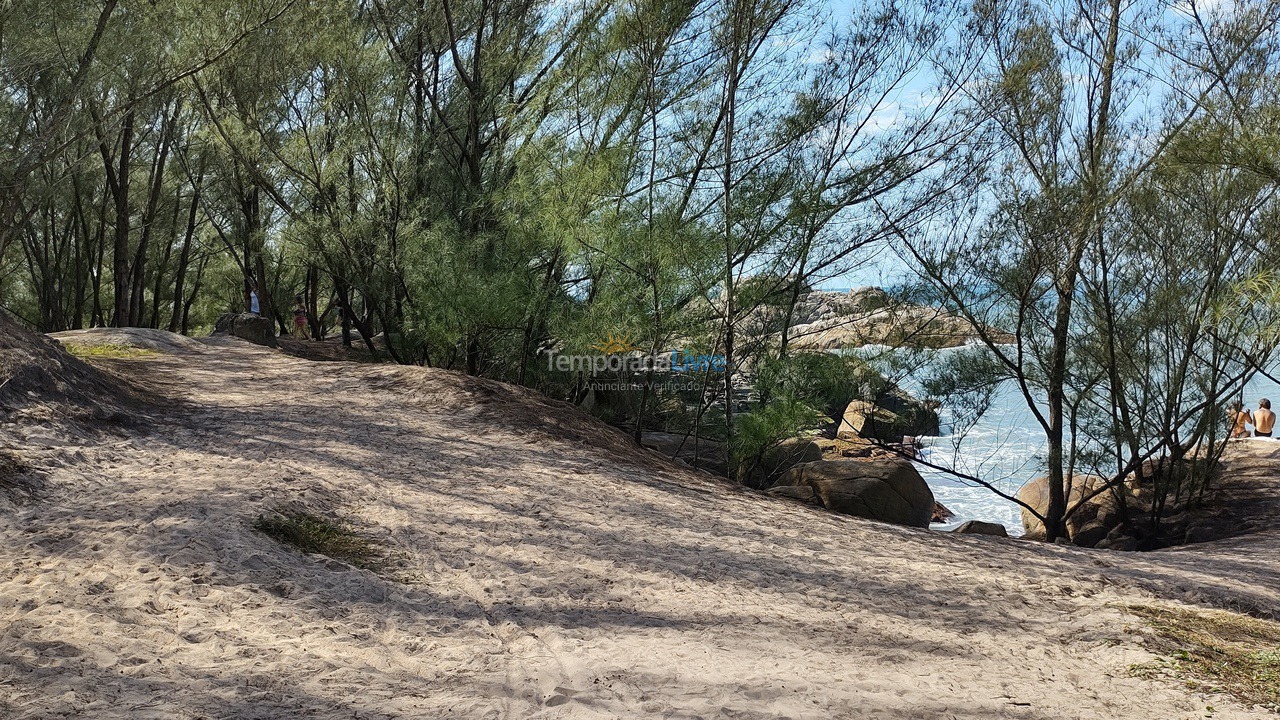 Casa para aluguel de temporada em Imbituba (Praia do Rosa)