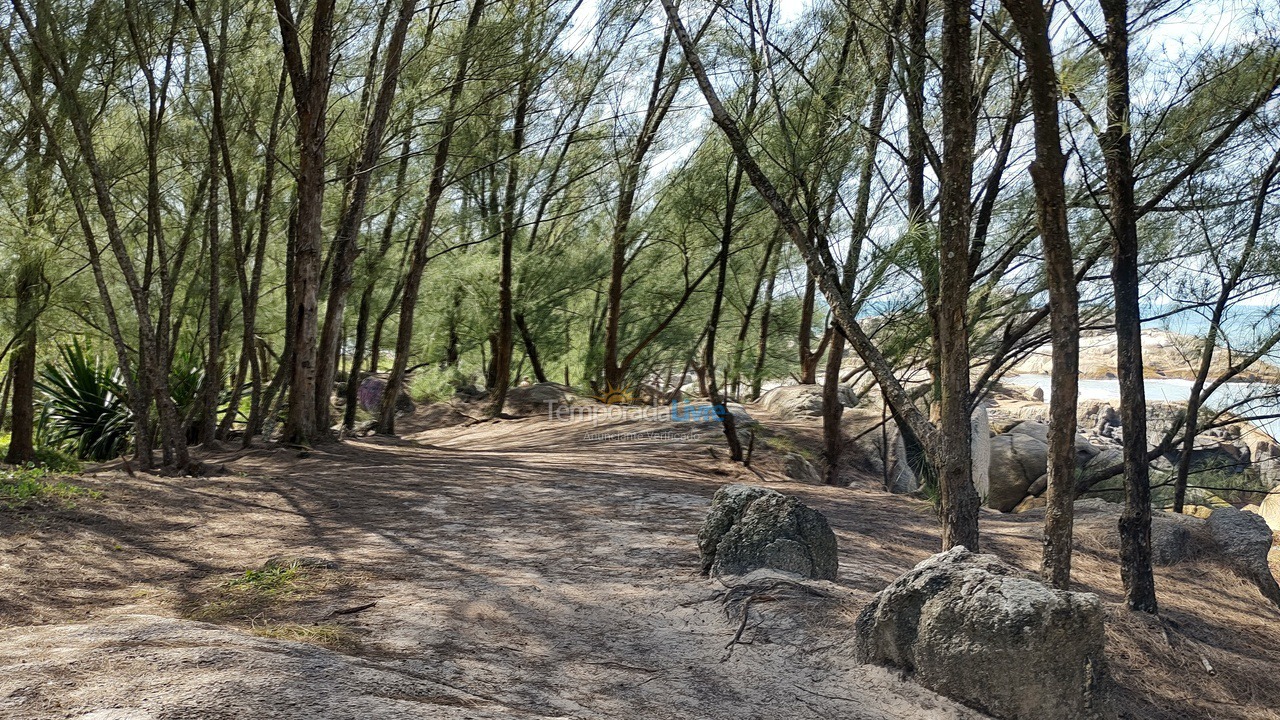 Casa para aluguel de temporada em Imbituba (Praia do Rosa)