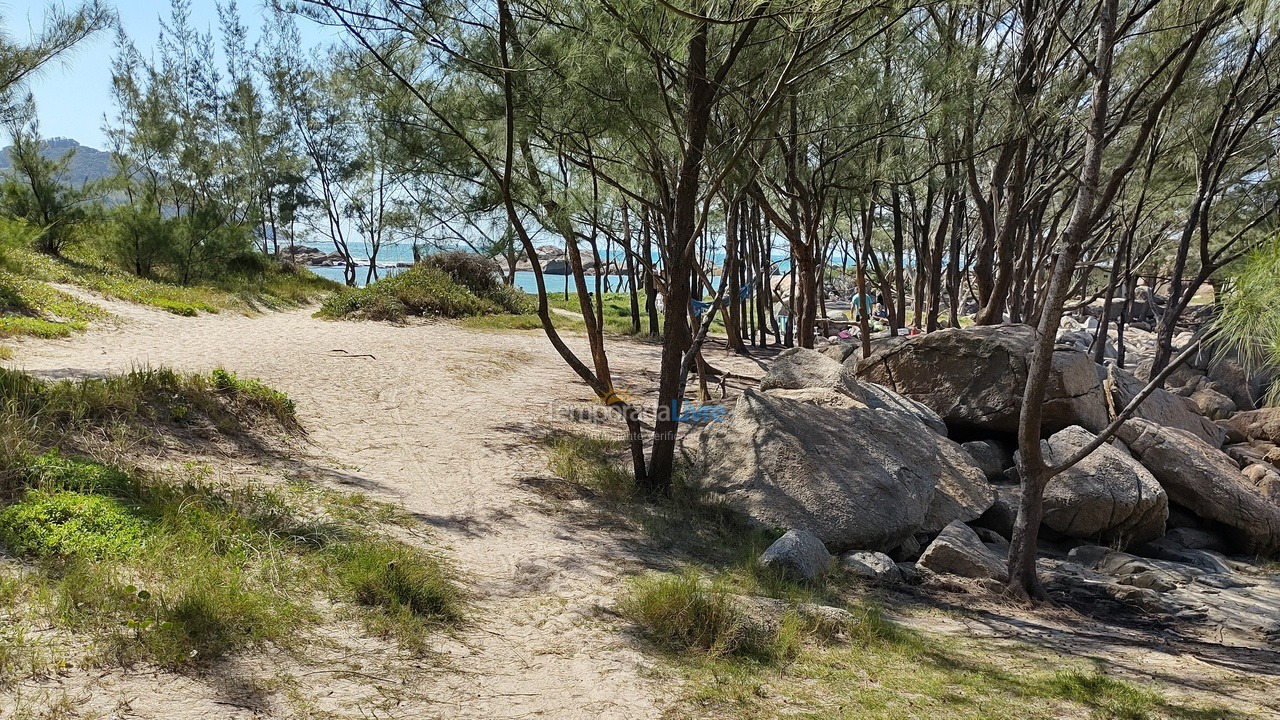 Casa para aluguel de temporada em Imbituba (Praia do Rosa)