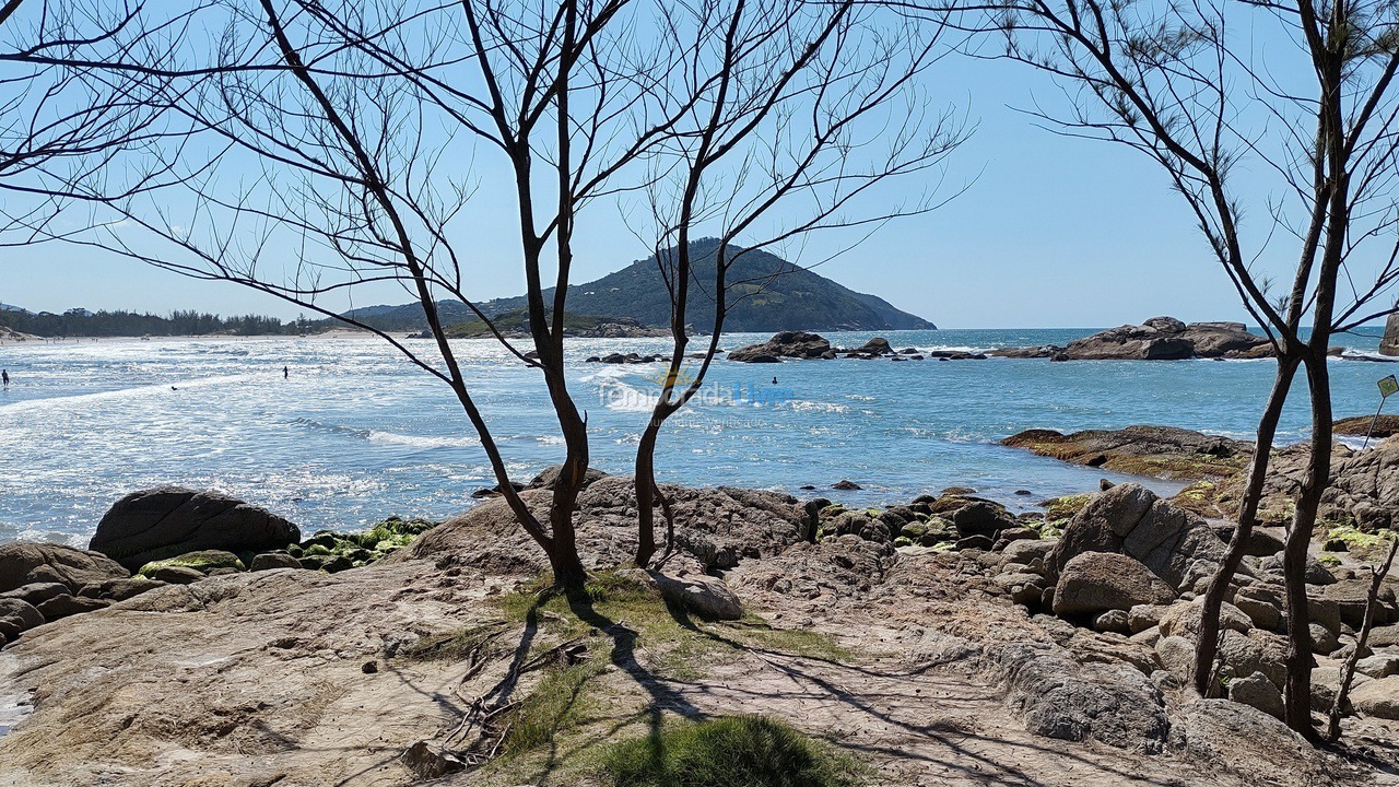 Casa para aluguel de temporada em Imbituba (Praia do Rosa)