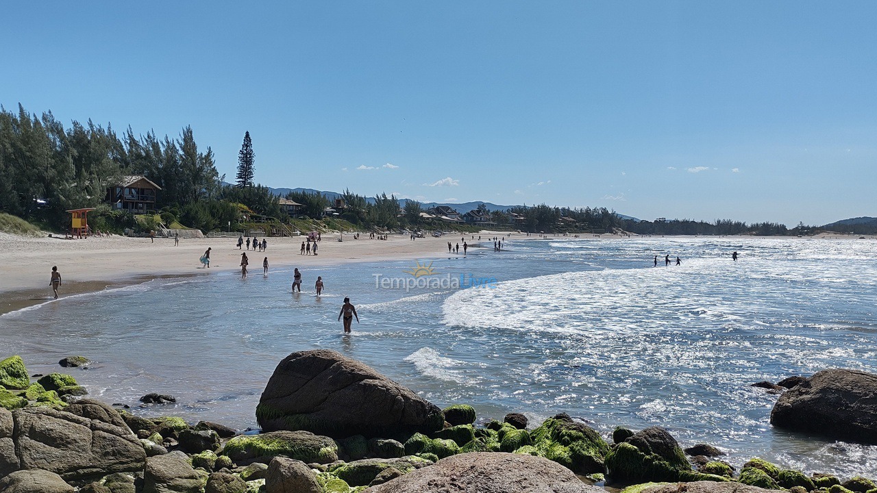Casa para aluguel de temporada em Imbituba (Praia do Rosa)