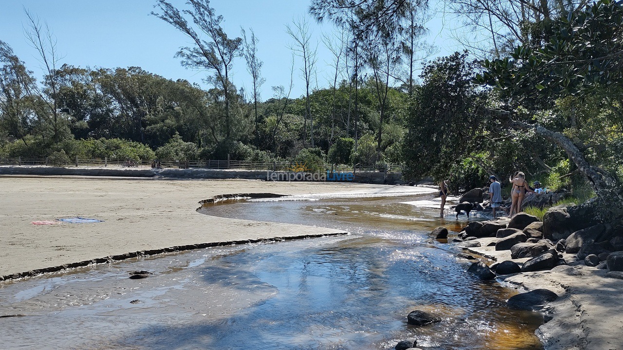 Casa para aluguel de temporada em Imbituba (Praia do Rosa)