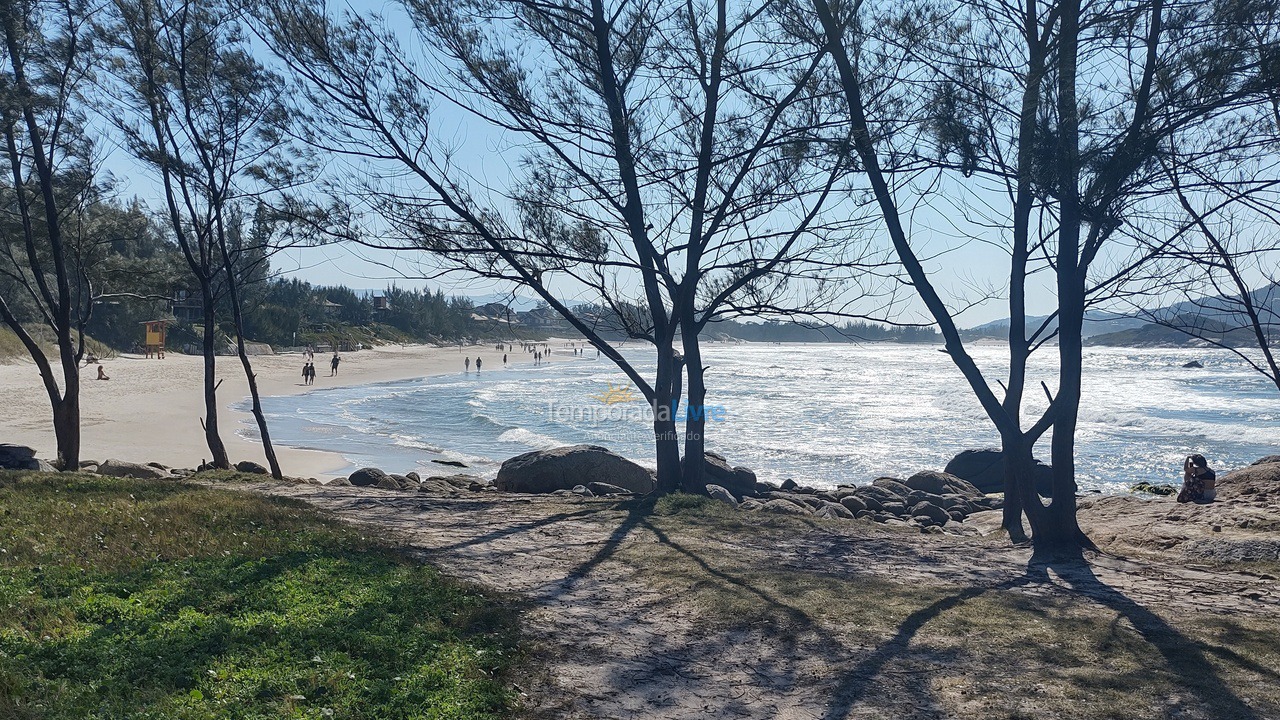 Casa para aluguel de temporada em Imbituba (Praia do Rosa)