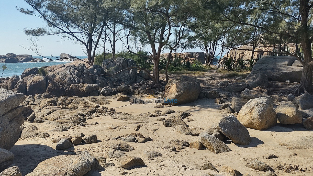 Casa para aluguel de temporada em Imbituba (Praia do Rosa)