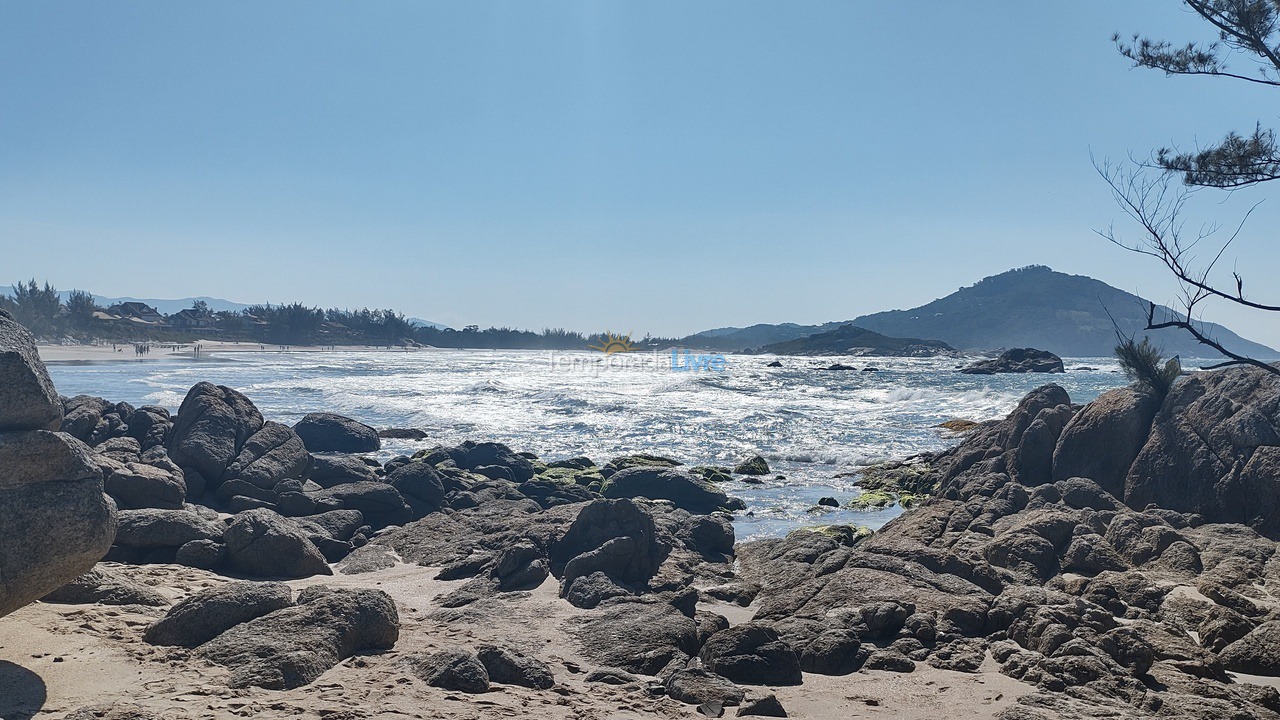 Casa para aluguel de temporada em Imbituba (Praia do Rosa)