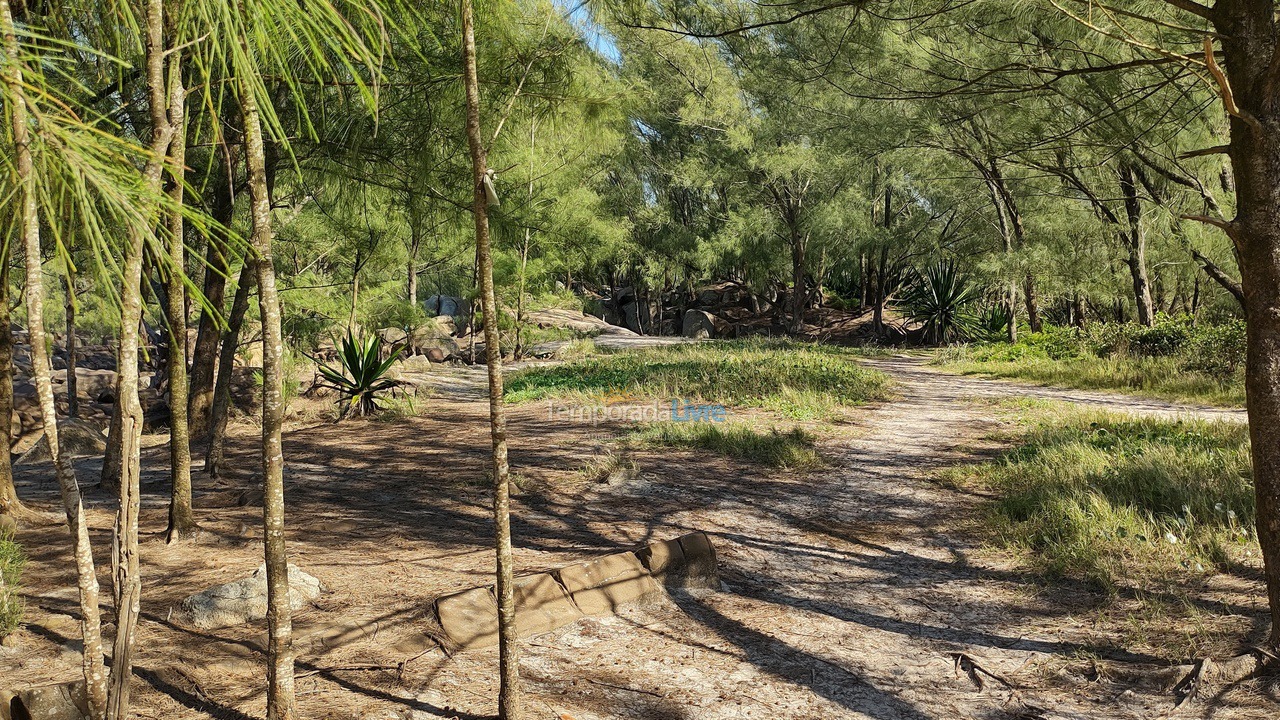 Casa para aluguel de temporada em Imbituba (Praia do Rosa)