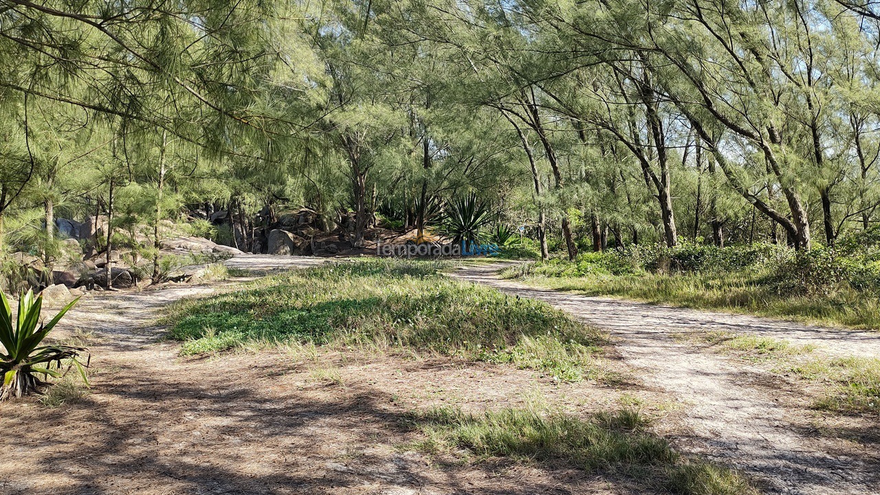 Casa para aluguel de temporada em Imbituba (Praia do Rosa)