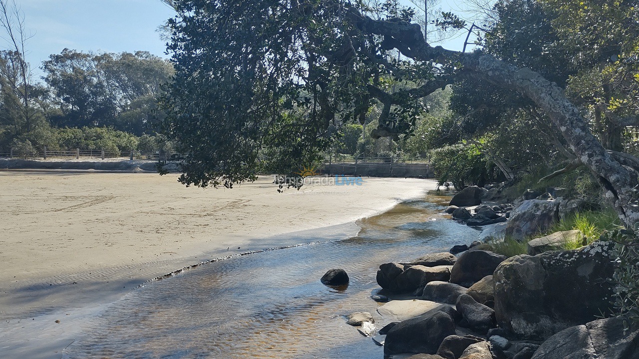 Casa para aluguel de temporada em Imbituba (Praia do Rosa)