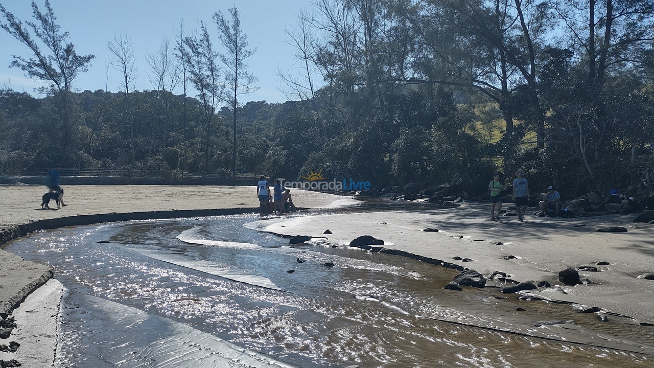 Casa para aluguel de temporada em Imbituba (Praia do Rosa)
