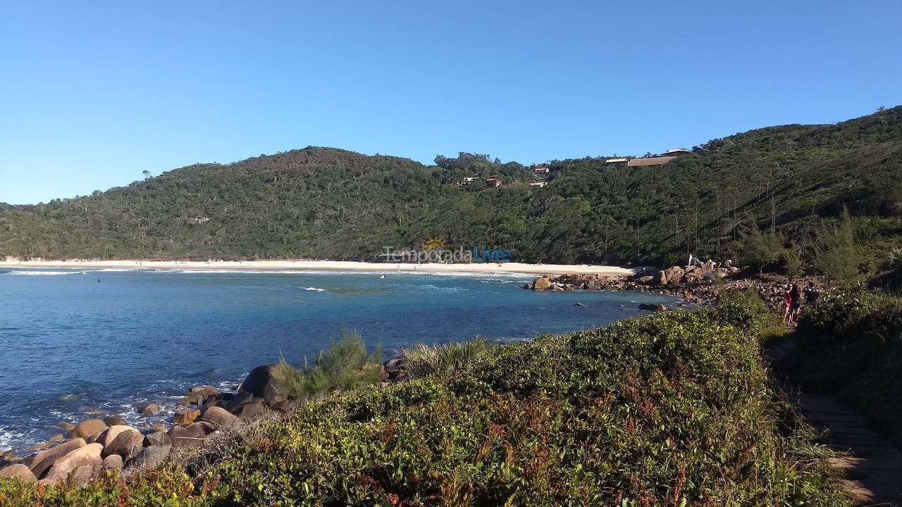 Casa para aluguel de temporada em Imbituba (Praia do Rosa)