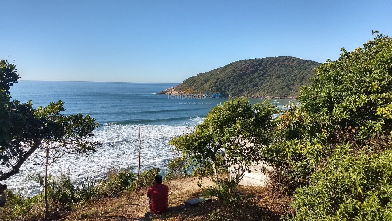 Casa para aluguel de temporada em Imbituba (Praia do Rosa)