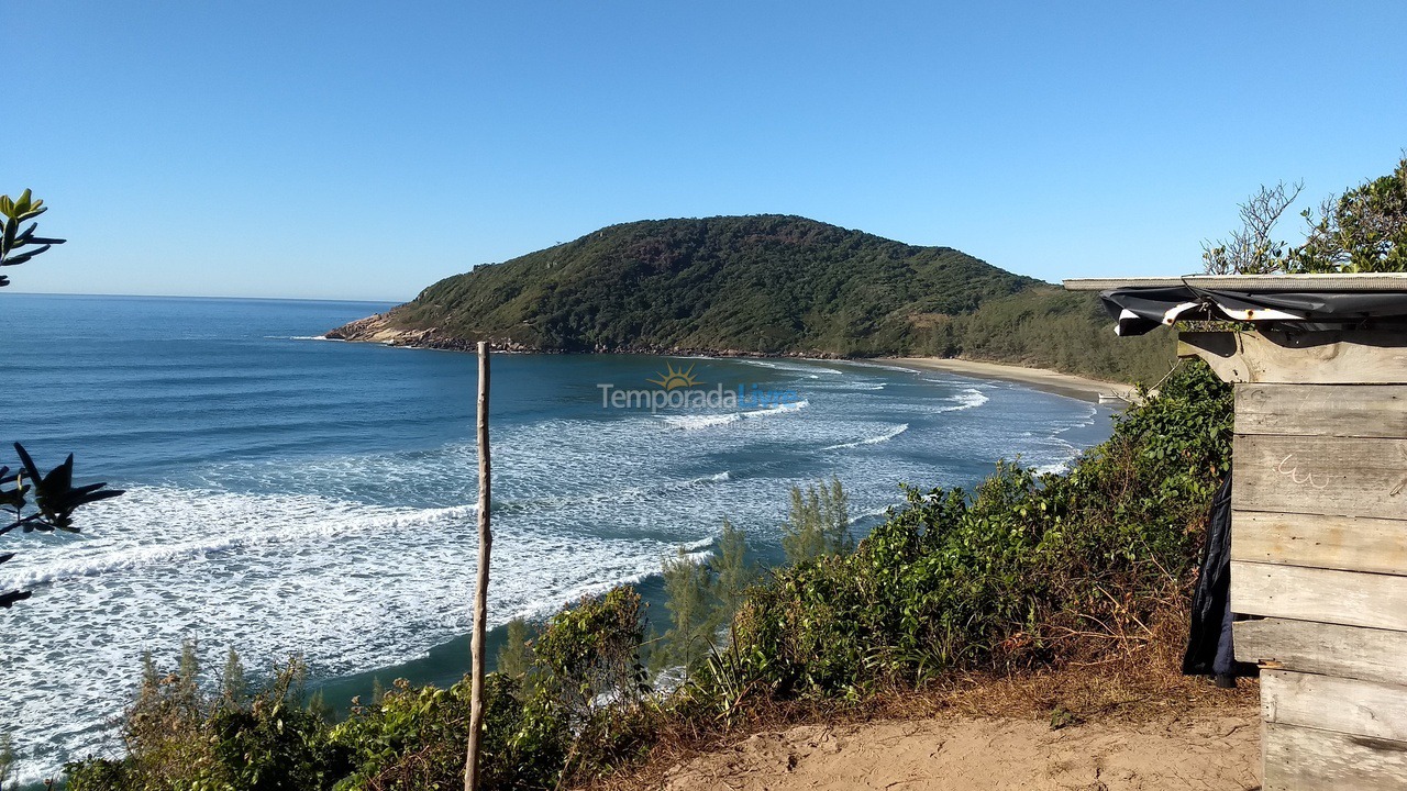 Casa para aluguel de temporada em Imbituba (Praia do Rosa)
