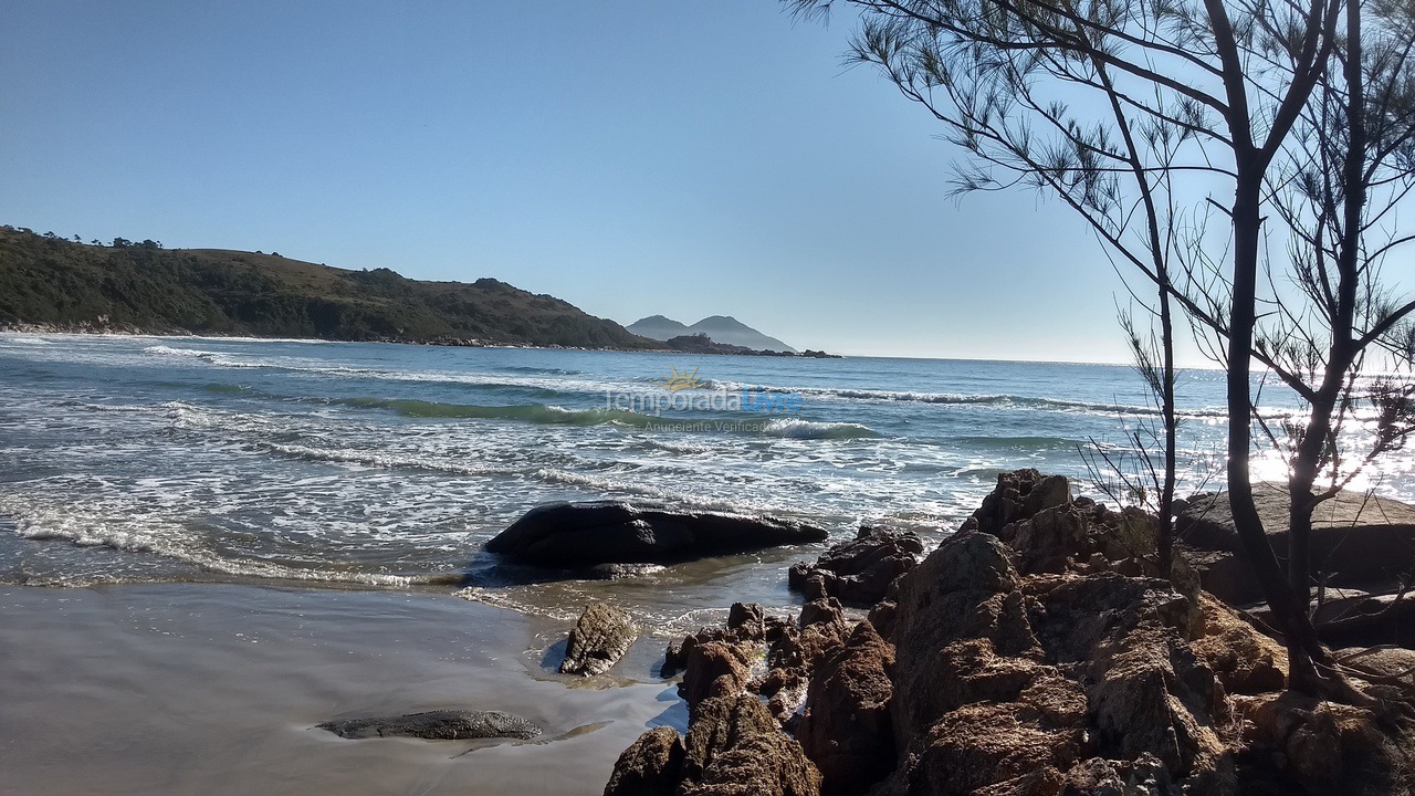 Casa para aluguel de temporada em Imbituba (Praia do Rosa)