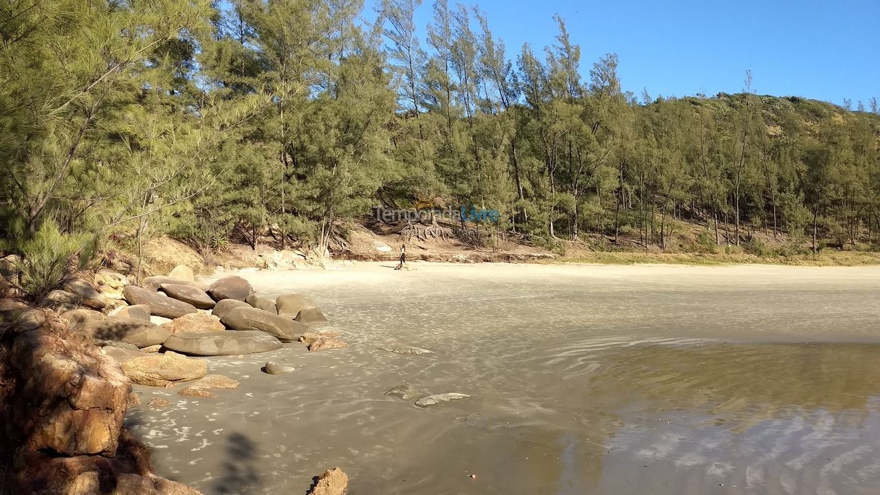 Casa para aluguel de temporada em Imbituba (Praia do Rosa)