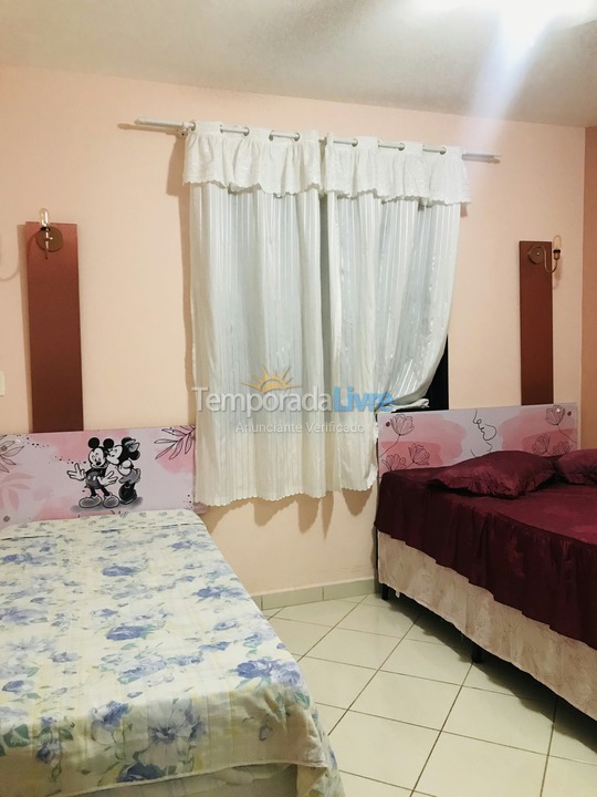 Apartamento para aluguel de temporada em Praia Grande (Praia Grande Vila Tupi 1 Quadra Wi Fi Diária 160)