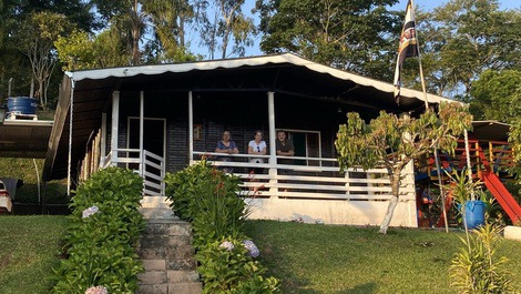 Vista da piscina para a casa sede