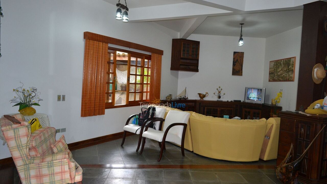 Casa para aluguel de temporada em Ubatuba (Lagoinha)