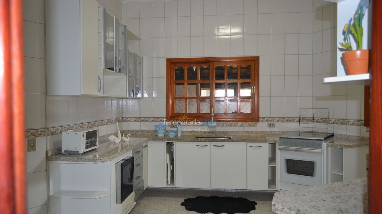 Casa para aluguel de temporada em Ubatuba (Lagoinha)