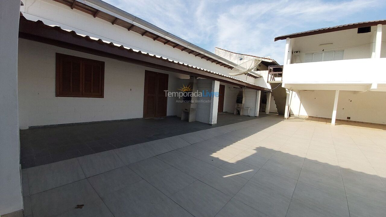 Casa para aluguel de temporada em Ubatuba (Maranduba)